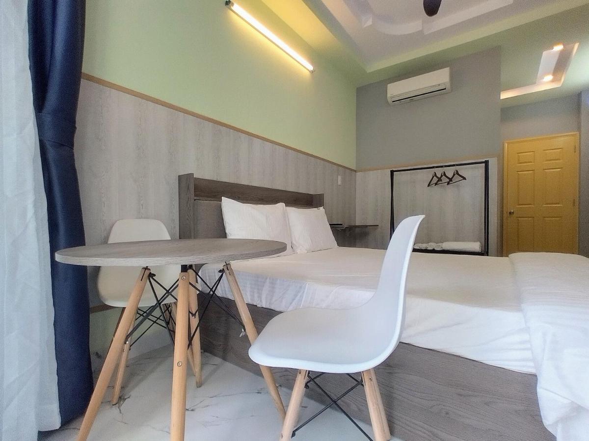 Cozrum Homes Delightful Corner Ho Chi Minh City Exterior photo