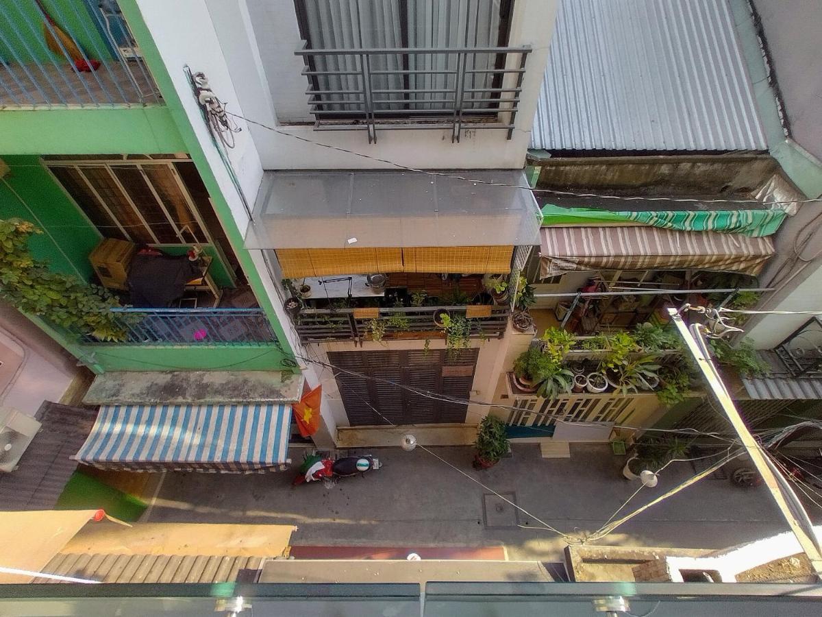 Cozrum Homes Delightful Corner Ho Chi Minh City Exterior photo