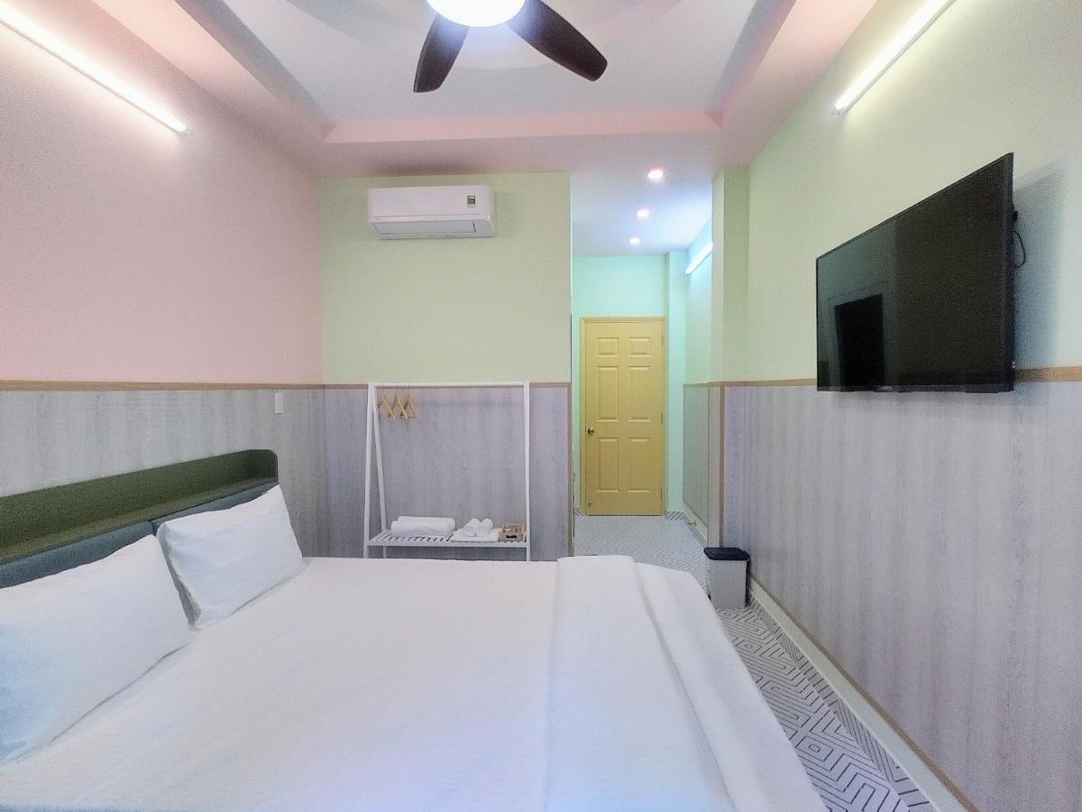 Cozrum Homes Delightful Corner Ho Chi Minh City Exterior photo
