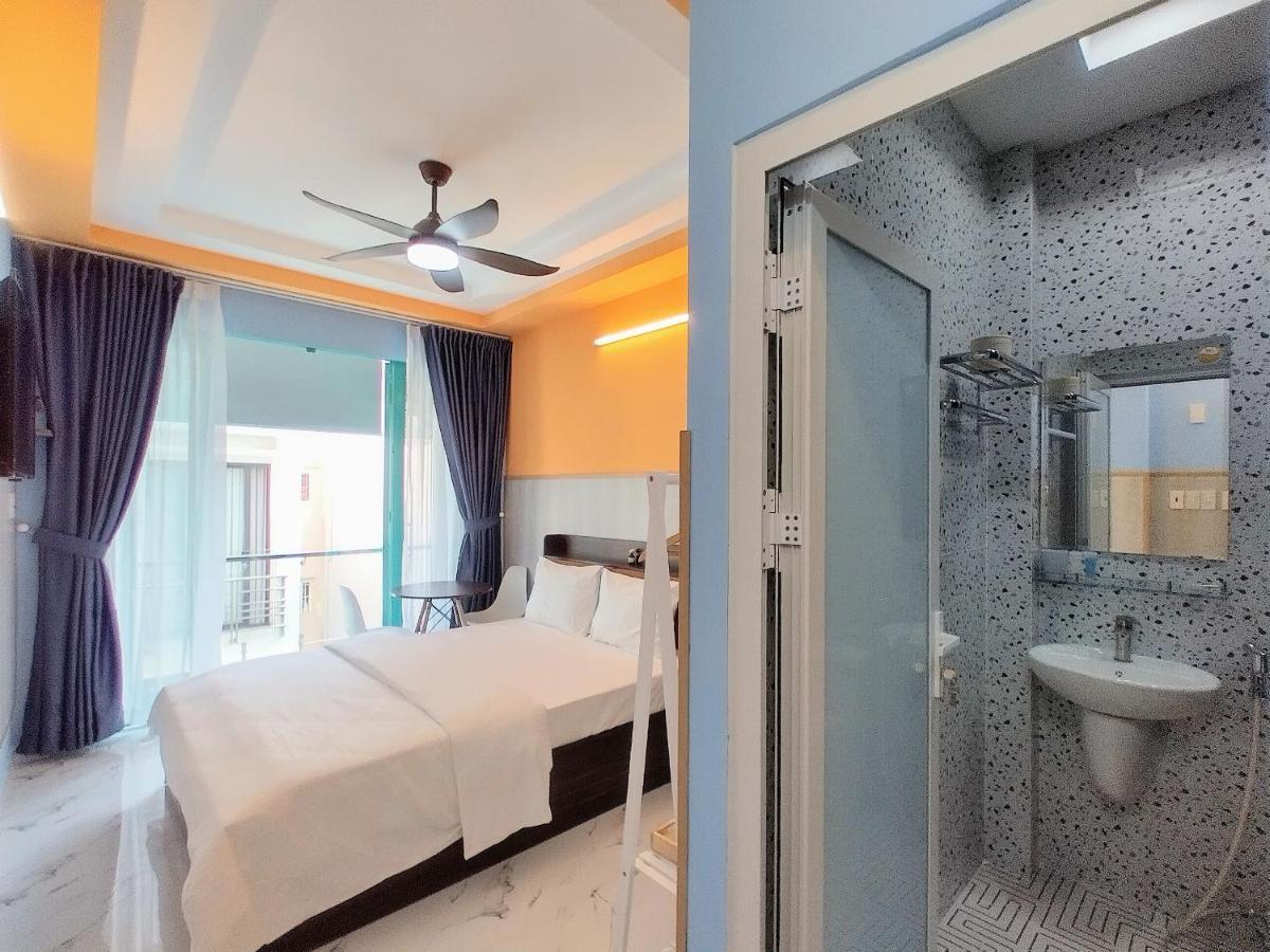 Cozrum Homes Delightful Corner Ho Chi Minh City Exterior photo