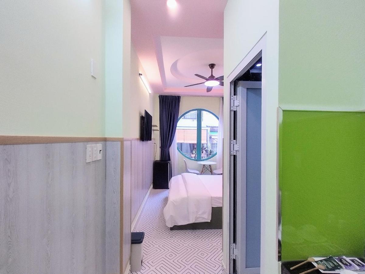 Cozrum Homes Delightful Corner Ho Chi Minh City Exterior photo