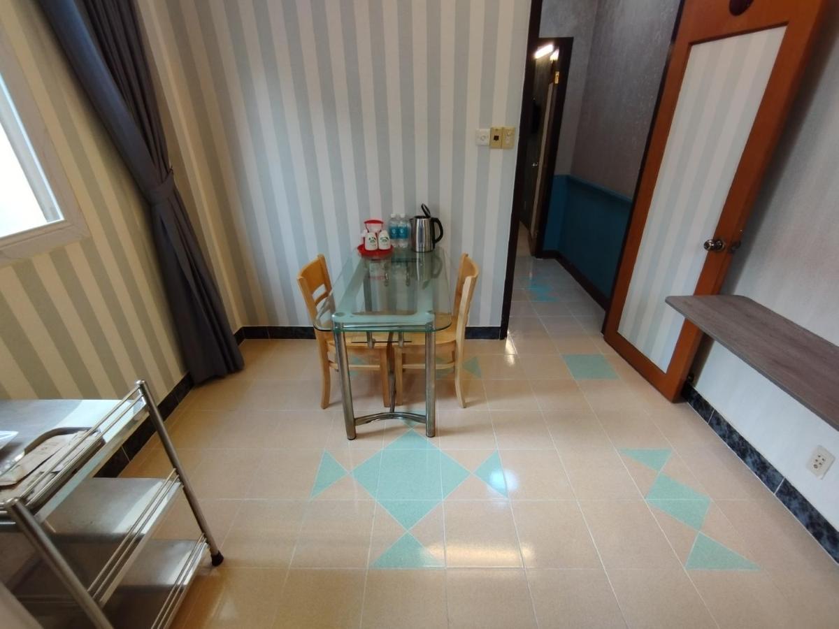 Cozrum Homes Delightful Corner Ho Chi Minh City Exterior photo